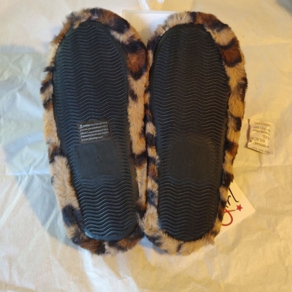 OLIVIA Miller Fuzzy Leopard Slippers with Pink Heart Sz.3 - Picture 5 of 5